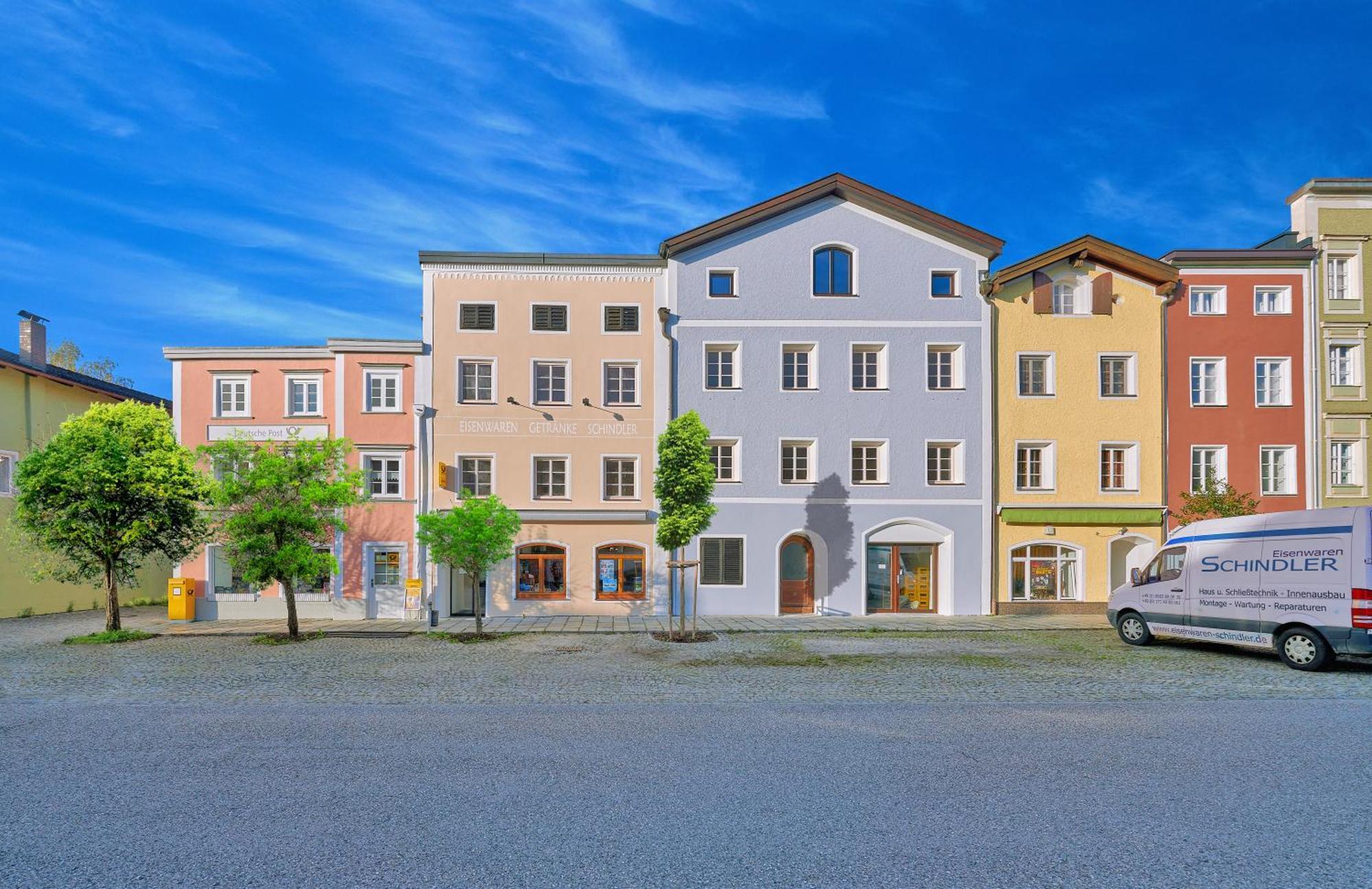 Zwischen Burghausen Und Salzburg *